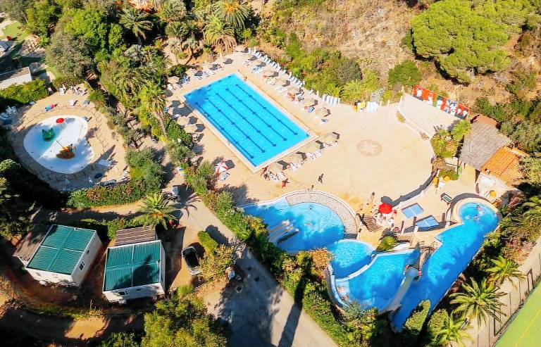 Charming vacation home with pool, patio & jacuzzi | Beach nearby | Pets are welcome — photo 2