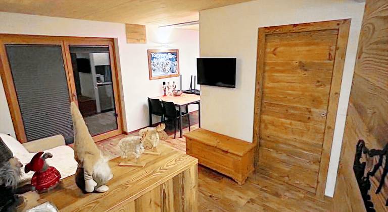 Holiday apartment with yard — photo 5