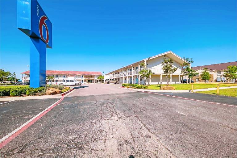 Motel 6 Dallas, TX - Farmers Branch — photo 5