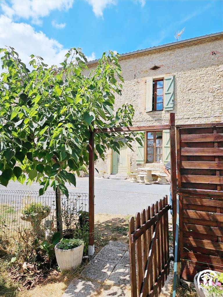 Fully equipped lovely gite with yard | Pets allowed — photo 4