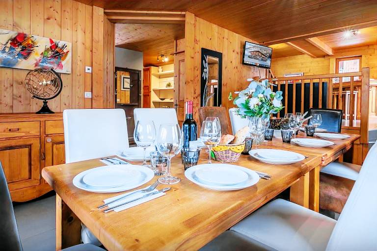 Spacious village chalet for 12 with hot tub - OVO Network — photo 5