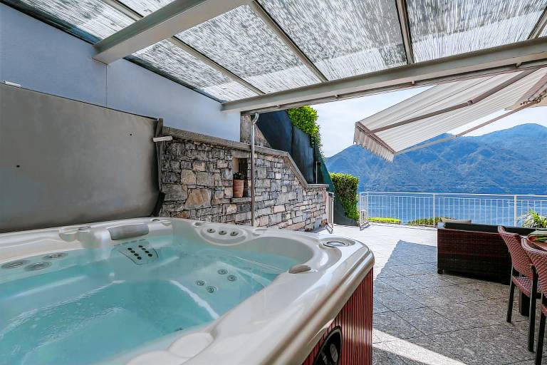 Villa Golfo di Venere with Lake View, Pool & Wi-Fi in Tremezzina