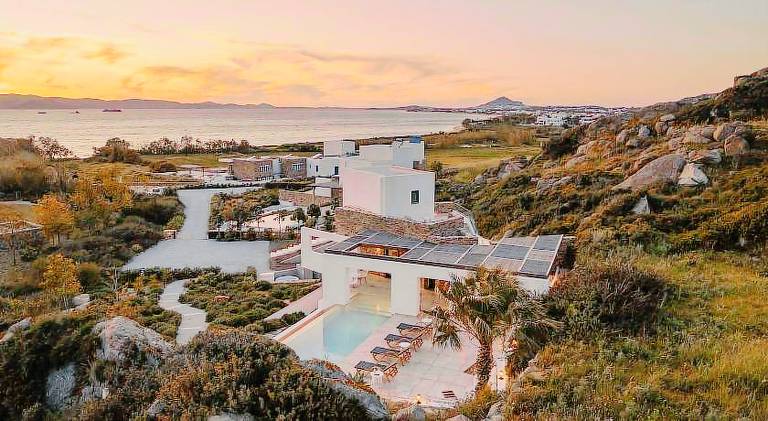 Villa with pool & hot tub in Naxos