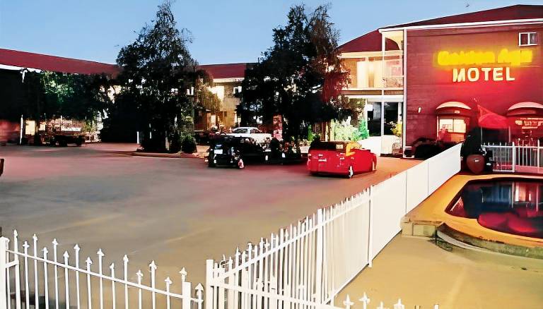Motel Queanbeyan City Council