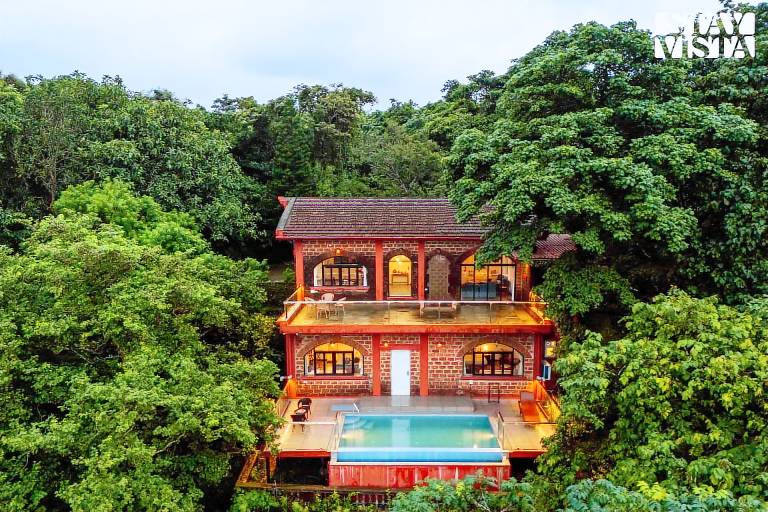 Wonderful villa with yard & pool | Suitable for remote work | Pets allowed — photo 5
