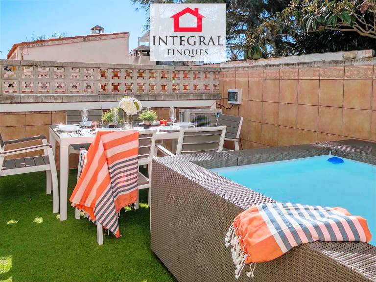 Vacation home with private pool — photo 3
