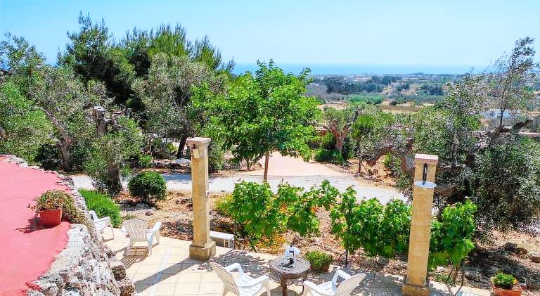 House with 1 room for 5 persons in Salve
