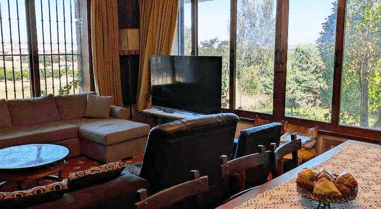 Fully equipped house with barbeque, private pool & yard | Perfect for remote work | Pets allowed — photo 2