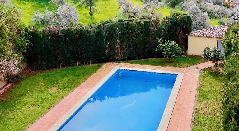 Fully equipped house with private pool, BBQ & patio | Suitable for remote work | Pets allowed — photo 4