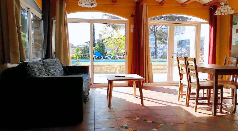 Vacation home with pool | Beach nearby | Pet-friendly — photo 3