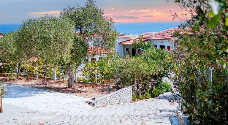 Rental apartment with garden, terrace & barbecue in Thasos