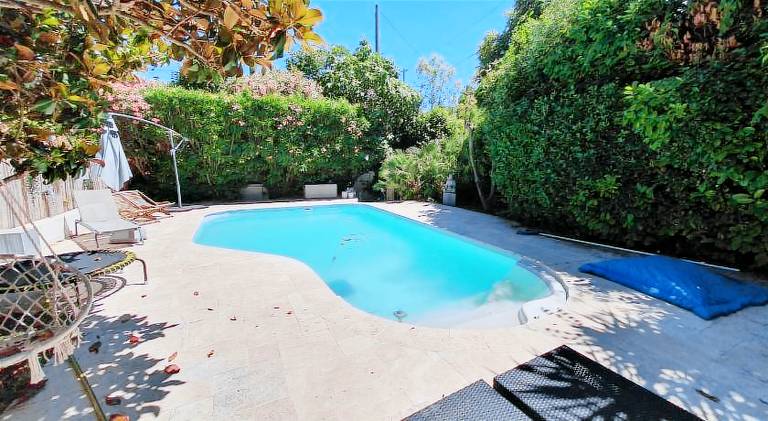 Bas de villa T3 avec piscine in Marseille