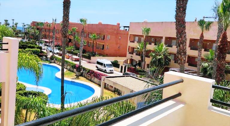 Ample rental apartment with pool | Beach nearby | Pets allowed — photo 3