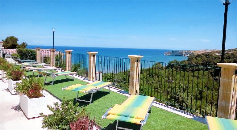 Serviced apartment with yard, BBQ & patio in Peschici
