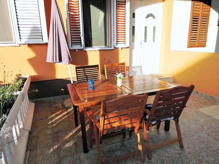 Apartment with patio & BBQ — photo 2