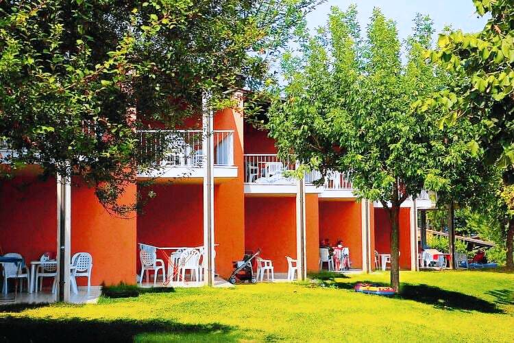 Charming holiday apartment with terrace, yard & pool | Dogs allowed — photo 3