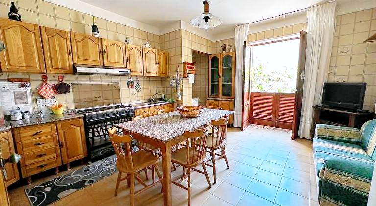 Rental apartment with 3 rooms for 5 persons — photo 3