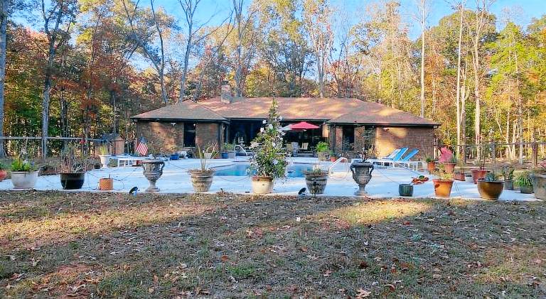 Villa with pool — photo 5