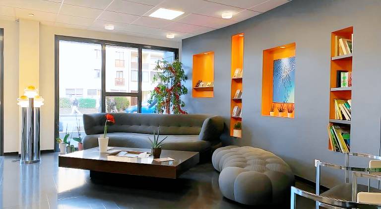 Serviced apartment with patio — photo 4