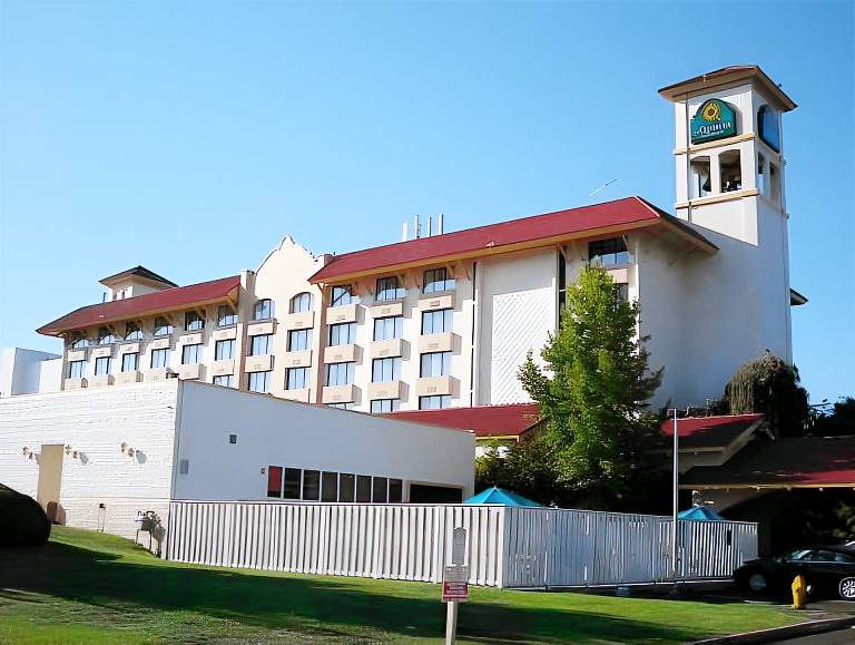 La Quinta Inn & Suites by Wyndham Seattle Sea-Tac Airport in SeaTac, WA