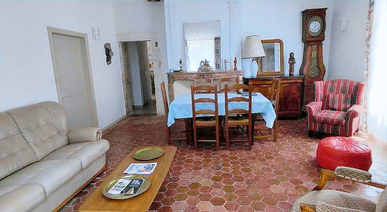 Villa with 2 rooms for 6 persons in Auxerre