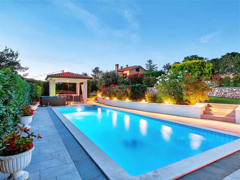 House with patio, grill & private pool — photo 2