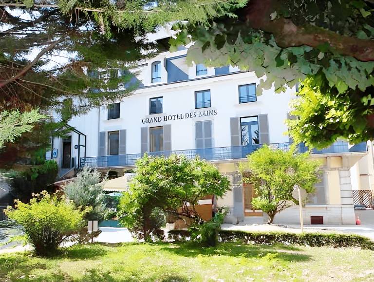 Logis Grand Hotel Des Bains in Dole
