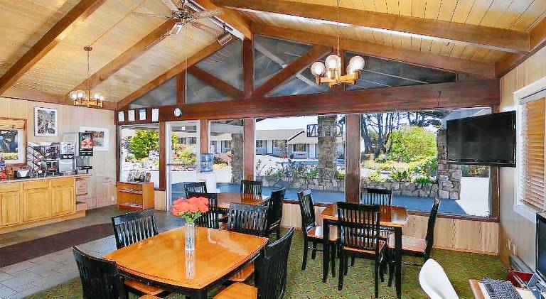Surf Motel and Gardens — photo 3