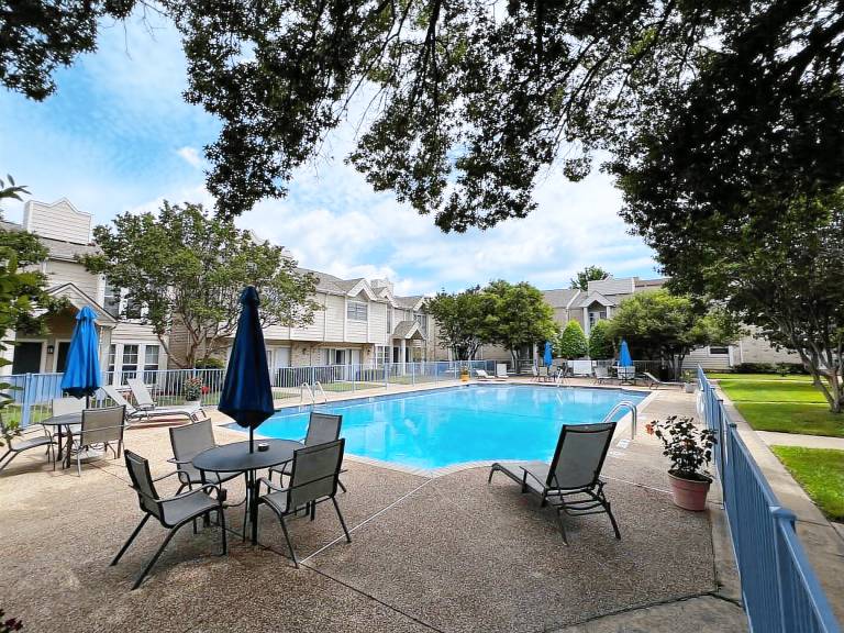House with terrace & pool in Addison, TX
