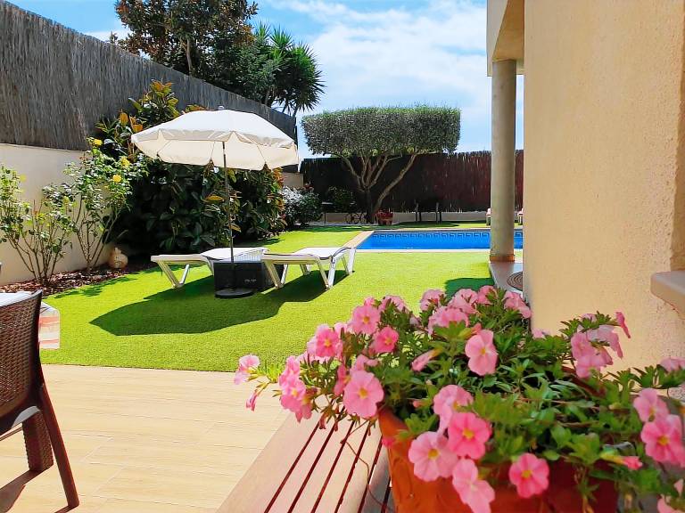 Wonderful house with yard, grill & private pool | Mountain view | Pets allowed — photo 2