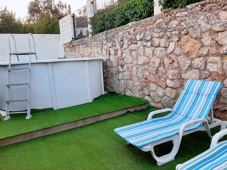 Fully equipped house with barbeque, terrace & yard | Mountain view | Pets allowed — photo 4