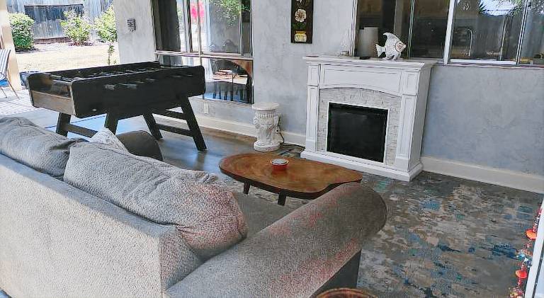 Custom Home - Beach close/convenient to everything — photo 4