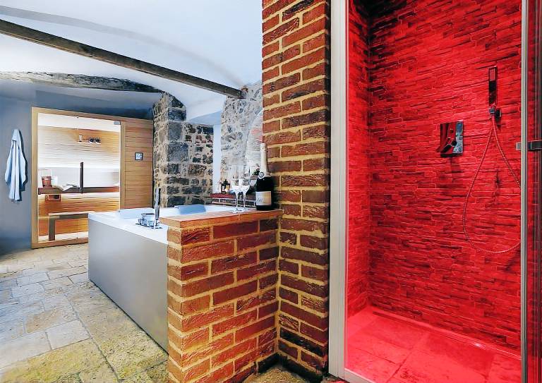 Vacation home with hot tub & sauna — photo 4