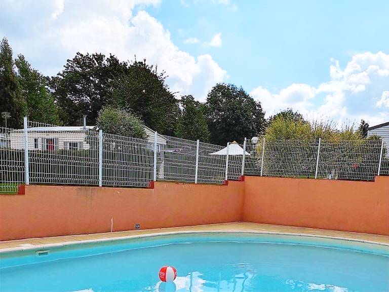 Mobile home with heated pool & patio — photo 2
