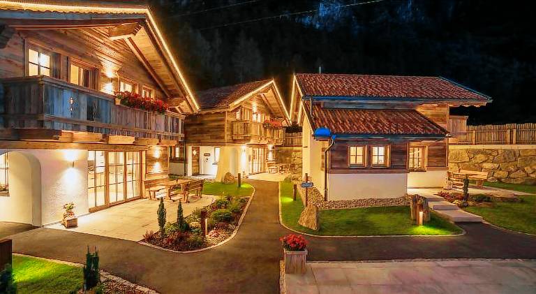 Chalet with yard, terrace & pool — photo 4
