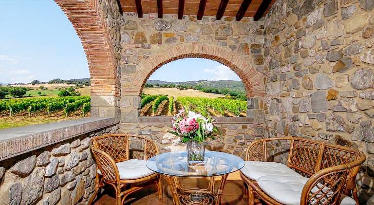 Vacation home with terrace, pool & barbecue — photo 4