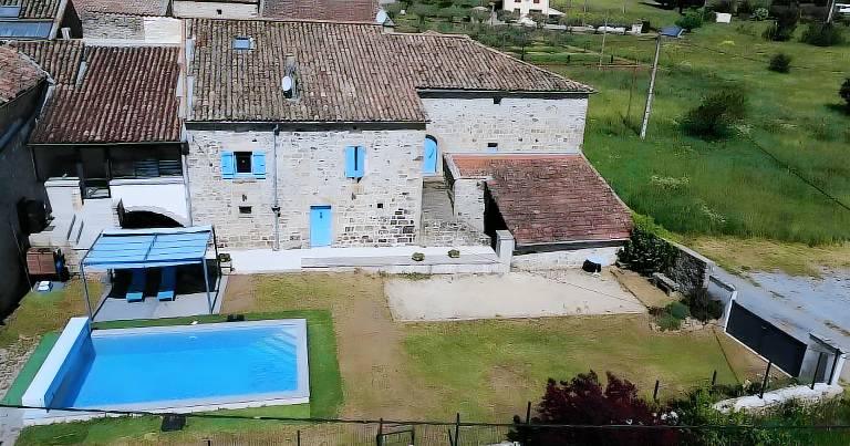 La Maison Bleue du Plot – Peaceful Stone House with Pool and Garden — photo 3