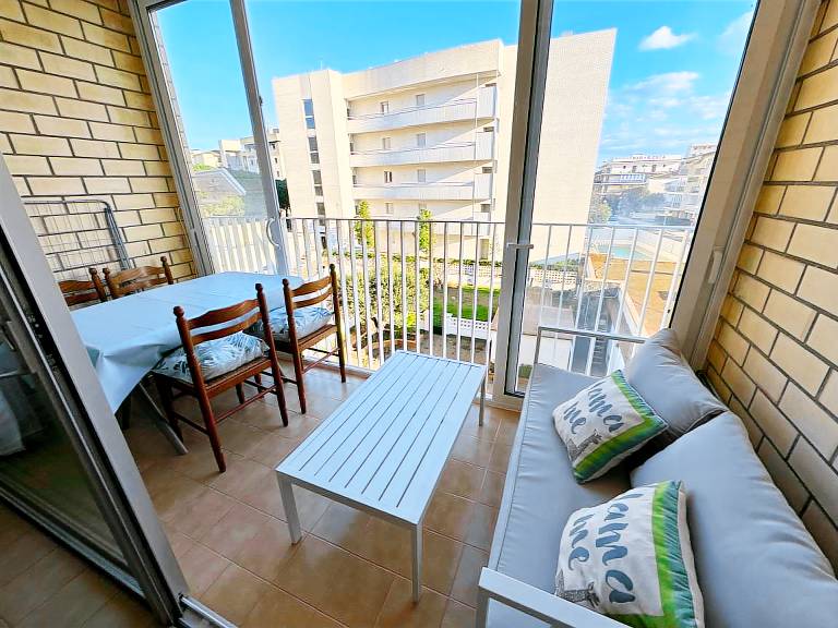 Apartment with patio — photo 2
