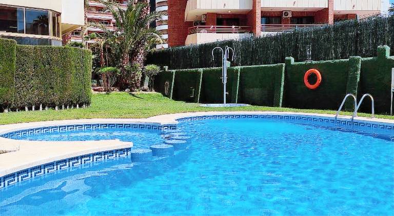 Holiday apartment with pool & patio — photo 3
