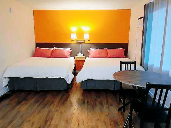 Motel Happy Salmon in Salmon Arm, BC