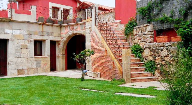 Rental apartment with private pool, yard & terrace — photo 5