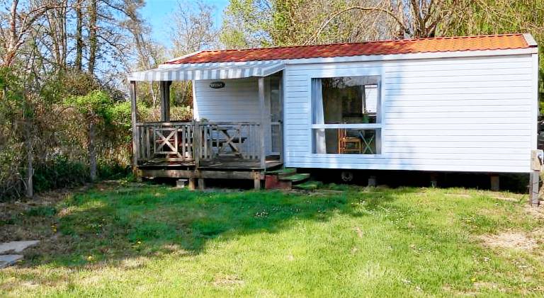 Camping l'Ile d'Amour, Pont-sur-Yonne, Bourgogne in Sens