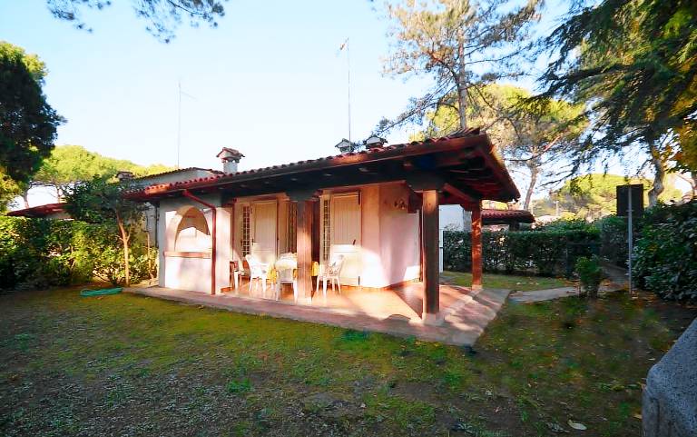 Child-friendly villa with barbecue & yard | Nature view | Pets allowed — photo 3