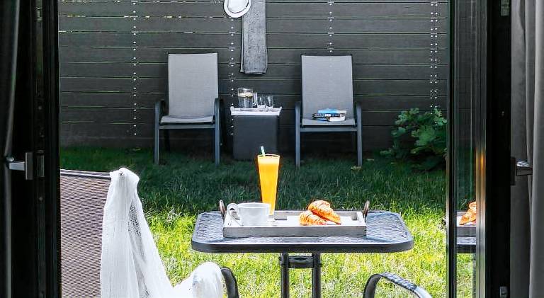 Serviced apartment with yard — photo 5