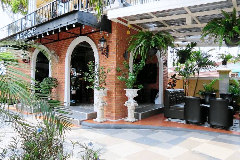 Holiday apartment with yard, terrace & pool — photo 2