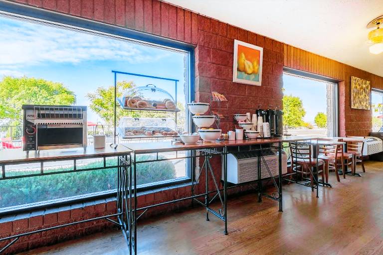 Ramada by Wyndham Albuquerque Airport — photo 5