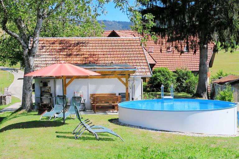 Apartment 'auf Dem Burstel' with Mountain View, Private Pool and Wi-Fi in Loerrach
