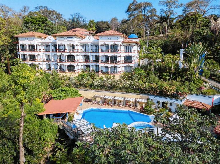 Shana by the Beach Manuel Antonio — photo 4
