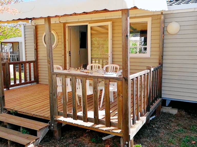 Mobile home with pool — photo 2