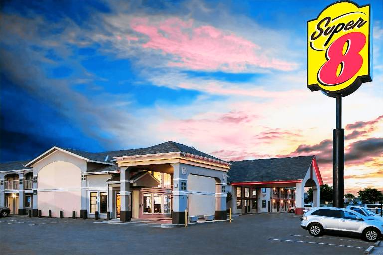 Super 8 By Wyndham Oklahoma Airport Fairgrounds West in Oklahoma City, OK